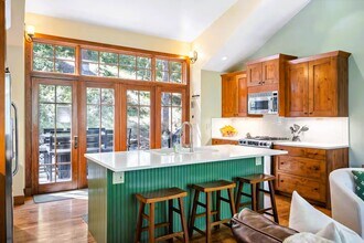 738 Skyline Dr in Idaho Springs, CO - Building Photo - Building Photo