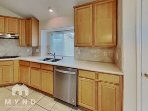 1605 Garden Lakes Dr in Friendswood, TX - Building Photo - Building Photo