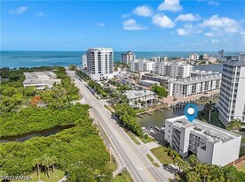 377 Vanderbilt Beach Rd in Naples, FL - Building Photo