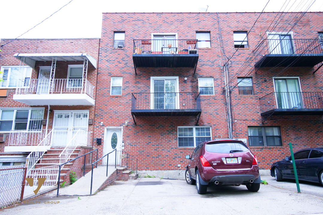 Investment property - Multi Family in Brooklyn, NY - Building Photo