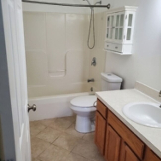 34987 Northview Cir in North Ridgeville, OH - Building Photo - Building Photo