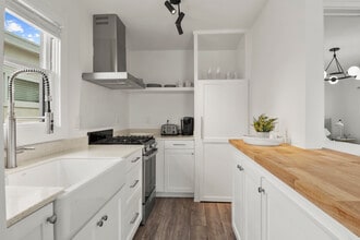 215 29th St, Unit B in Newport Beach, CA - Building Photo - Building Photo