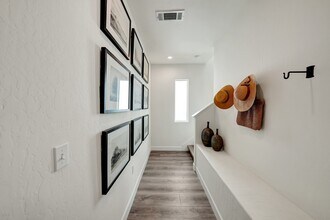 131 N Un St in Hanford, CA - Building Photo - Building Photo