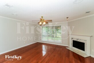 4015 Fairway View Cir E in Memphis, TN - Foto de edificio - Building Photo