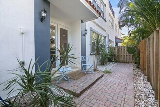 732 NE 15th Ave in Fort Lauderdale, FL - Building Photo - Building Photo