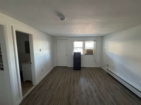 50 Stevens St in Springfield, MA - Building Photo