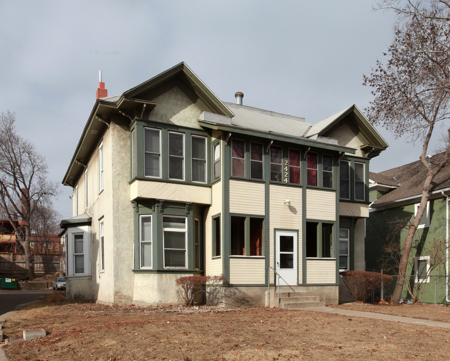 2424 4th Ave S in Minneapolis, MN - Foto de edificio