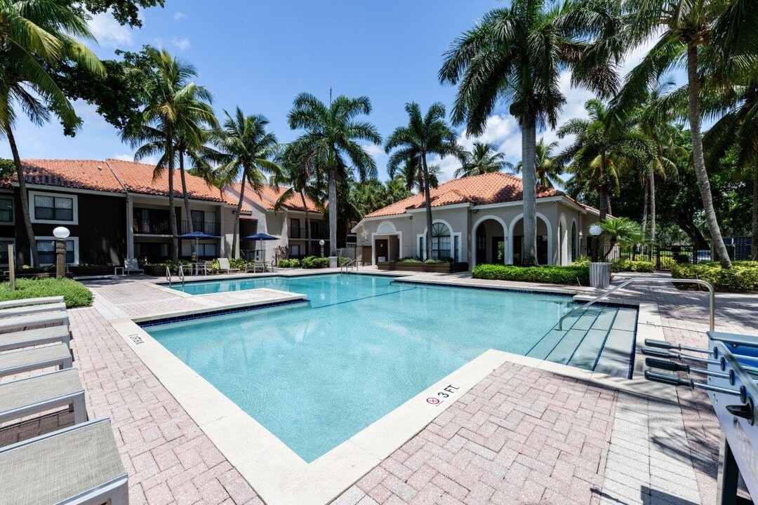 Village Place Apartment Homes in West Palm Beach, FL - Foto de edificio