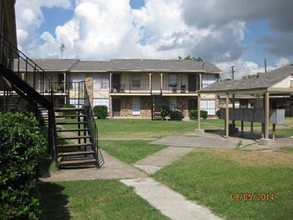 Victoria Manor in Houston, TX - Building Photo - Building Photo