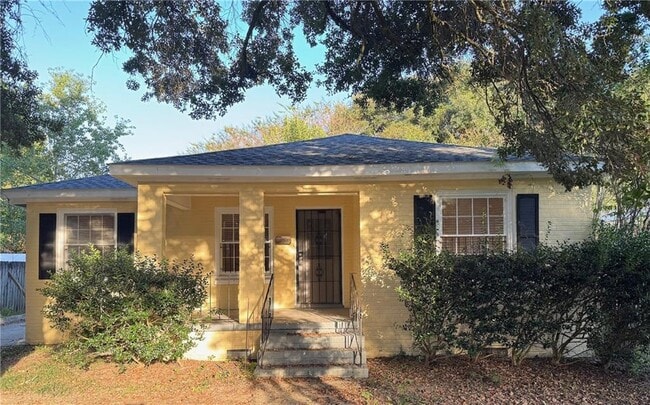 property at 35 E Chadwick Dr