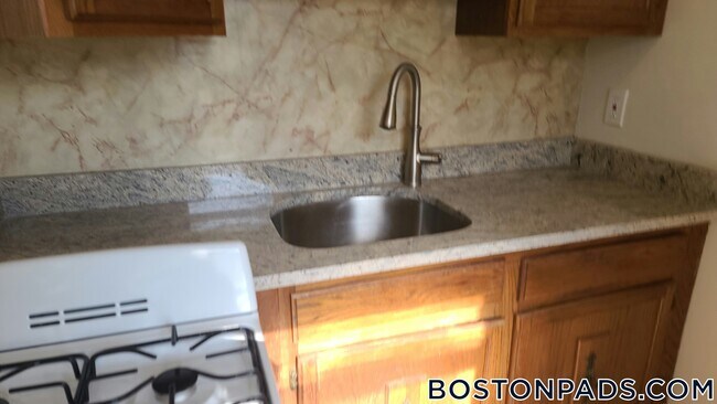 349 Pleasant St, Unit A1-5 in Malden, MA - Building Photo - Building Photo