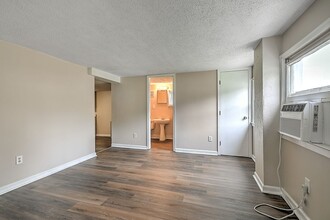 305 Moorland Dr-Unit -Unit# 1 in Johnson City, TN - Foto de edificio - Building Photo