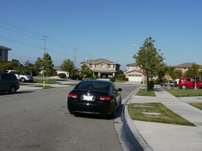 16395 Twinberry Ct in Fontana, CA - Building Photo - Building Photo