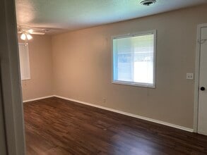521 Peach St in Starkville, MS - Foto de edificio - Building Photo