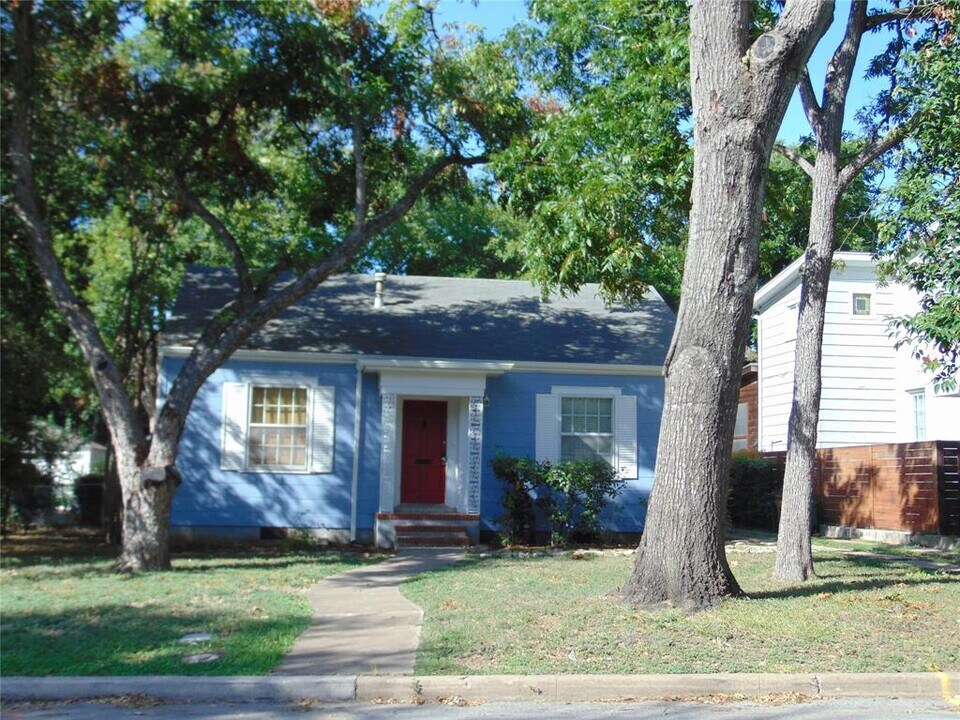 1513 W 32nd St in Austin, TX - Building Photo