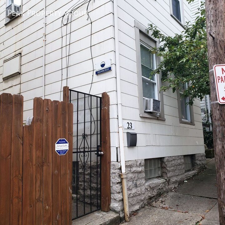23 W Hollister St in Cincinnati, OH - Building Photo