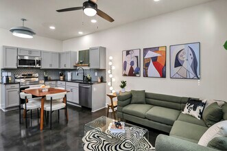 816 Shull St in West Columbia, SC - Foto de edificio - Building Photo