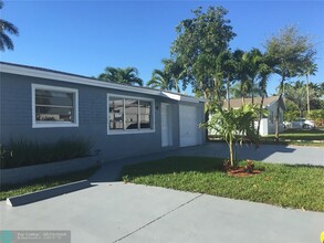 35 NE 3rd St-Unit -1 in Dania Beach, FL - Building Photo - Building Photo