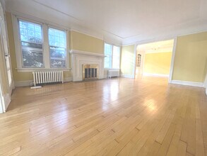 2533 N Lake Dr in Milwaukee, WI - Foto de edificio - Building Photo