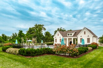 1048 Westgate Dr in Gallatin, TN - Building Photo - Building Photo