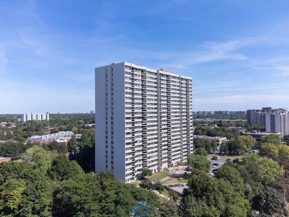 100 Echo Pt in Toronto, ON - Building Photo