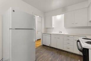 6614 E Burnside St in Portland, OR - Building Photo