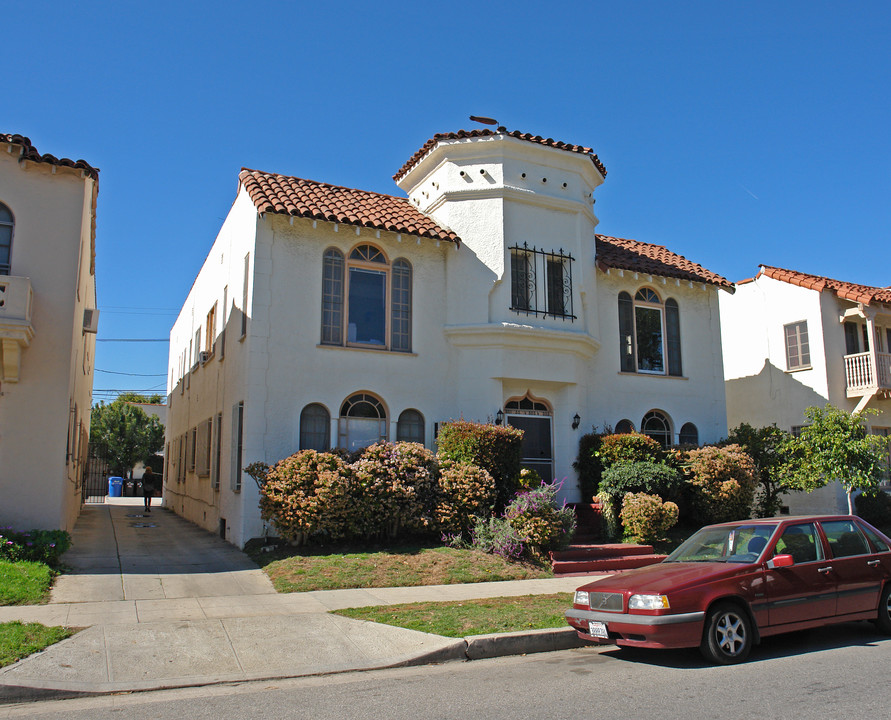 351 N Gardner St in Los Angeles, CA - Building Photo