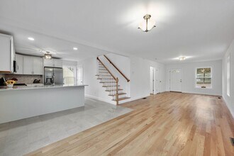 39 Robbins Ave in Newington, CT - Building Photo - Building Photo