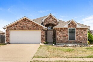 212 Arrowhead Dr in Burleson, TX - Building Photo