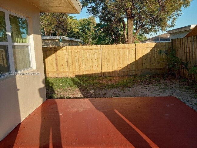 2435 Plunkett St in Hollywood, FL - Building Photo - Building Photo