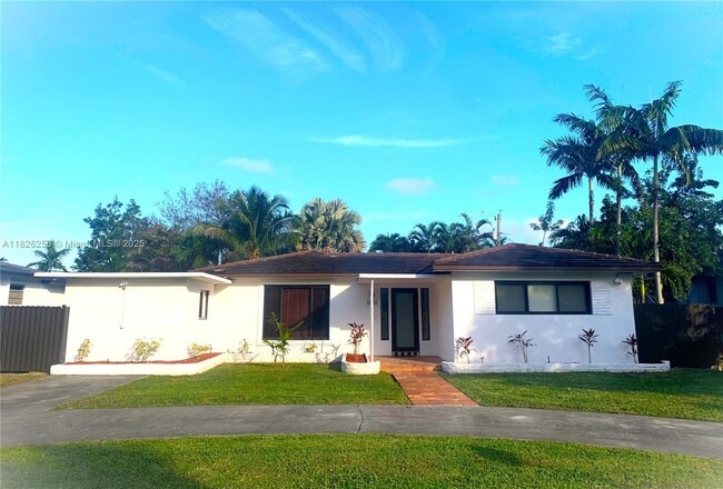 property at 10825 Peachtree Dr