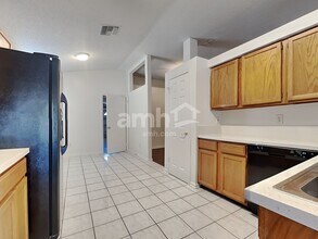 3272 Lake Effie Ct N in Jacksonville, FL - Building Photo - Building Photo