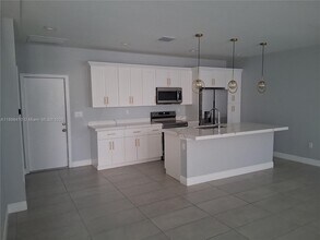 488 NW 40th Ct in Oakland Park, FL - Building Photo - Building Photo