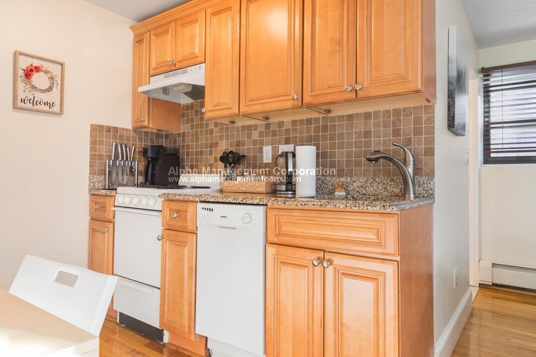 19 Cumberland St in Boston, MA - Building Photo