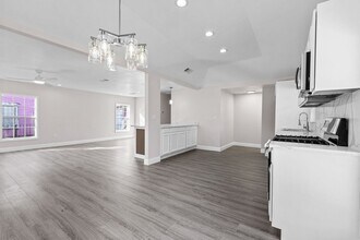 2435 Sharon St in Dallas, TX - Building Photo - Building Photo