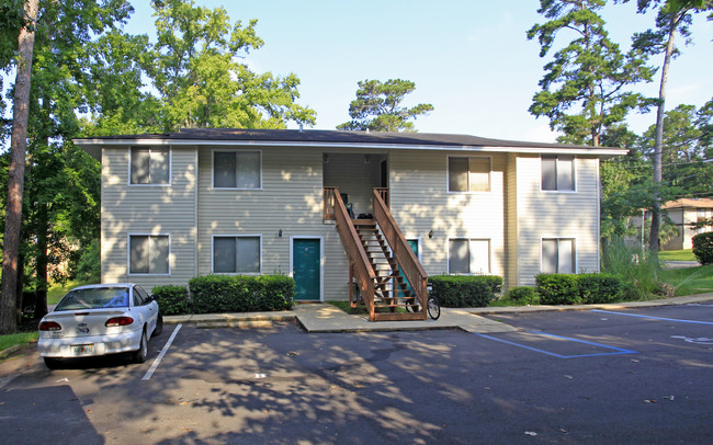 725 Pointe Ct in Tallahassee, FL - Building Photo - Building Photo