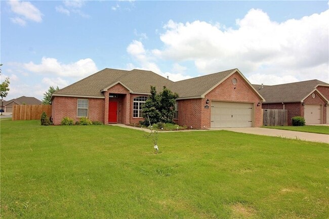 property at 3001 SW Woodruff St