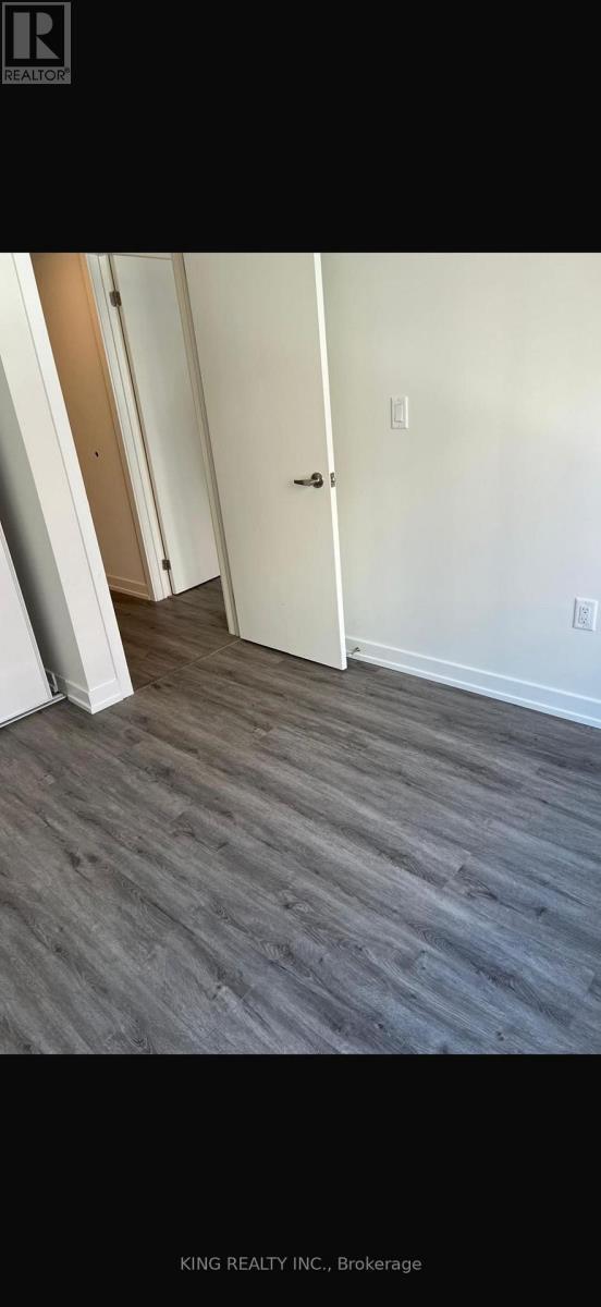 3550 Colonial Dr in Mississauga, ON - Building Photo - Building Photo