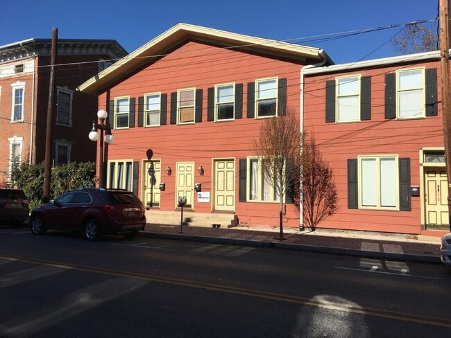 213 E Water St, Unit 213