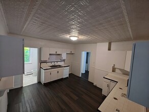 74 Linden St in Holyoke, MA - Building Photo - Building Photo