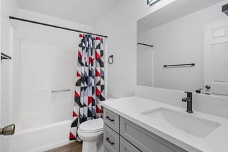 3400 Sullivan Ct, Unit #206 in Modesto, CA - Foto de edificio - Building Photo