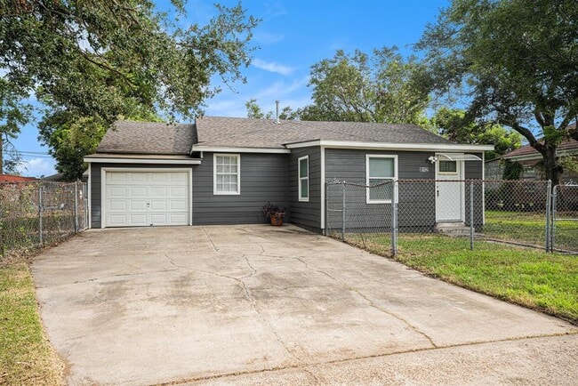 812 7th St N in Texas City, TX - Building Photo - Building Photo