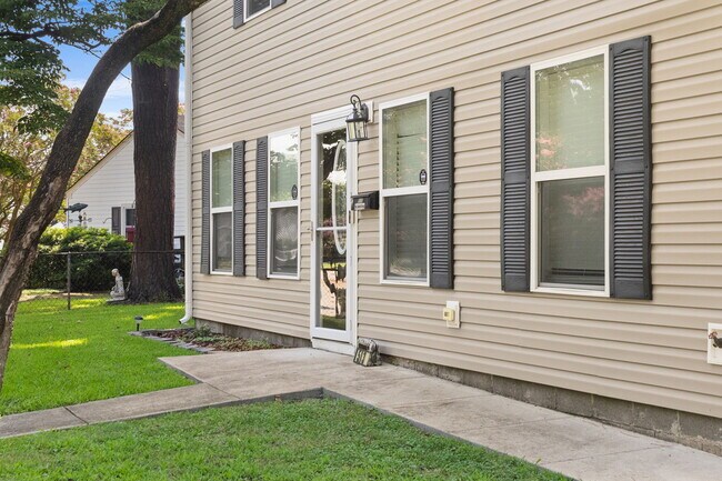 513 Stockton Rd in Norfolk, VA - Building Photo - Building Photo