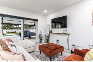 2648 NW 9th Ln in Wilton Manors, FL - Building Photo - Building Photo