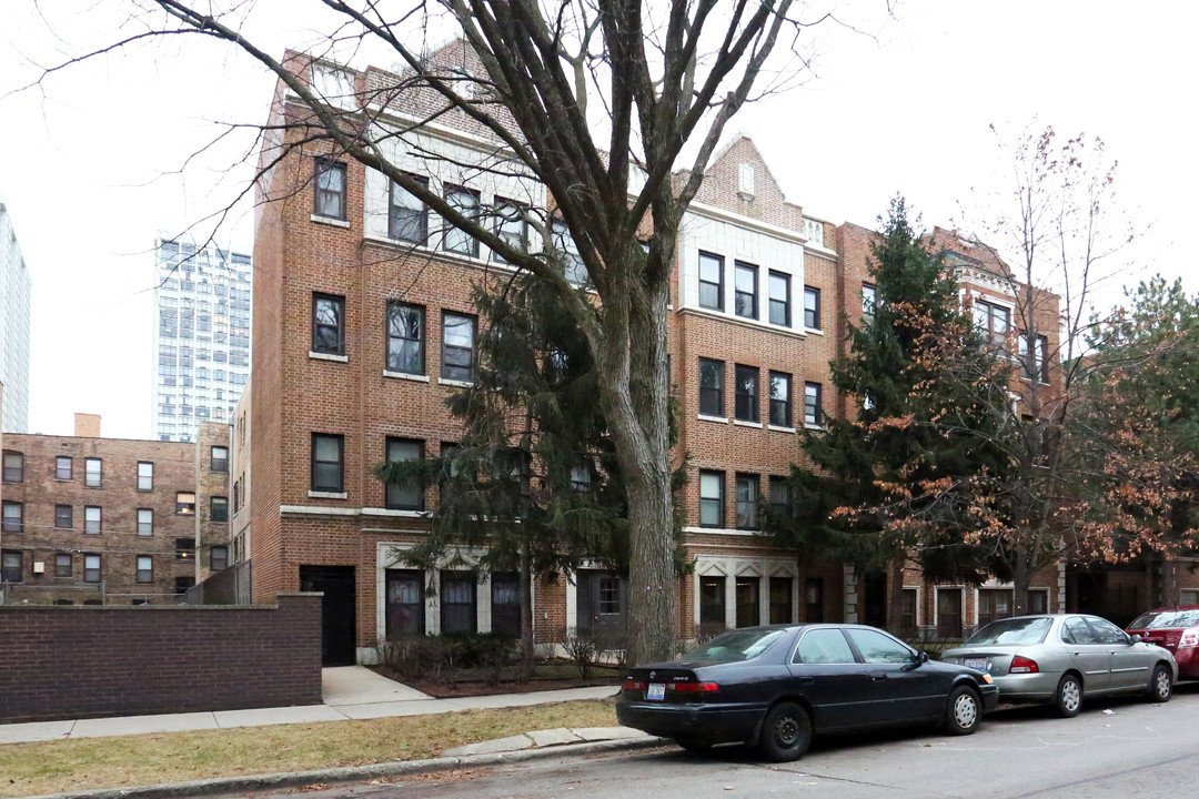 Pine of Edgewater II in Chicago, IL - Building Photo