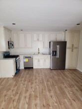 22235 Burton St-Unit -22235 in Los Angeles, CA - Building Photo - Building Photo