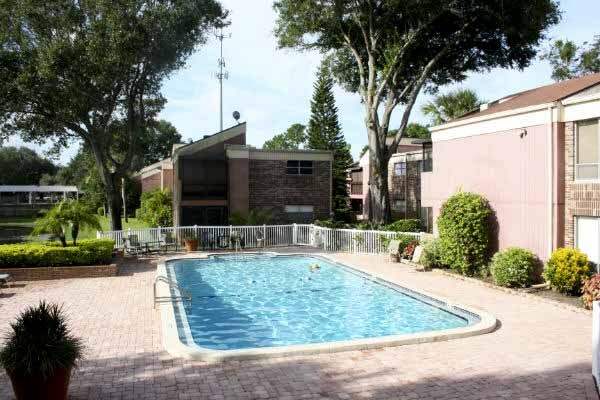 10455 Carrollwood Estates Dr in Tampa, FL - Building Photo - Building Photo