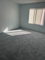 2 Rainier Ln in Antioch, CA - Building Photo