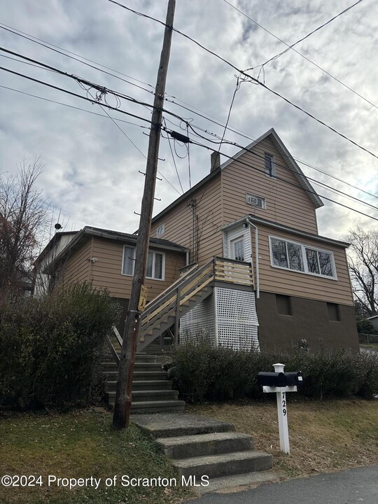 729 Moltke Ave in Scranton, PA - Building Photo