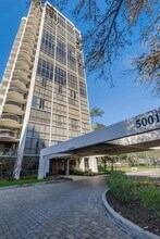 5001 Woodway Dr in Houston, TX - Building Photo - Building Photo